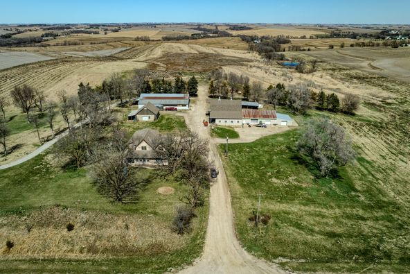 19640 Pawnee Rd, Bennington, NE 68007